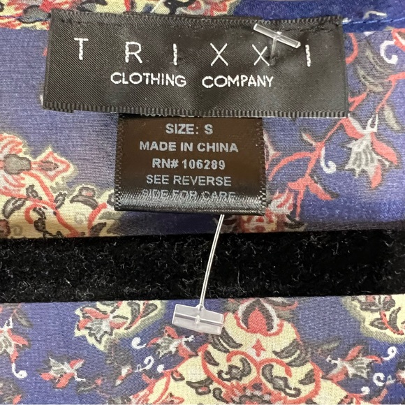 Trixxi Blue and White Floral V-Neck Bishop Sleeve Blouse - Picture 2 of 4